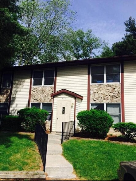 Building Photo - 212 Logan St