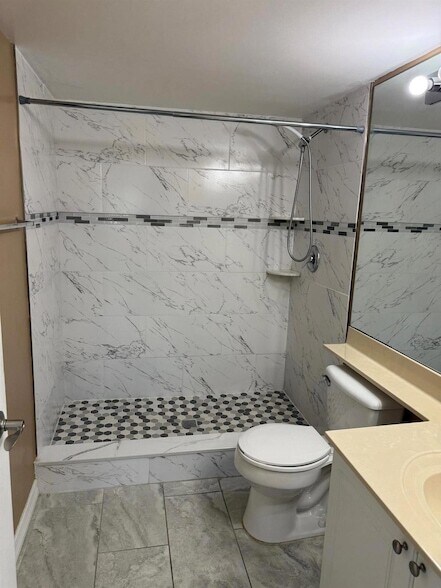 Building Photo - 500 Crestwood Ct S