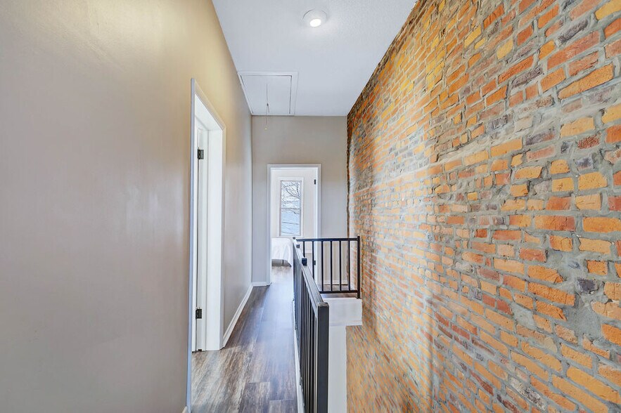 Building Photo - 729 Hamlet St