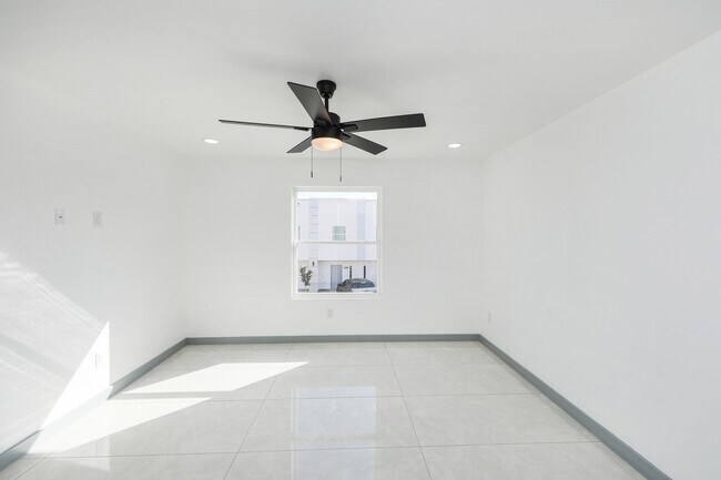 Building Photo - 1011 Emerald Valley Dr