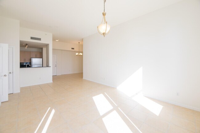 Building Photo - 511 SE 5 Ave