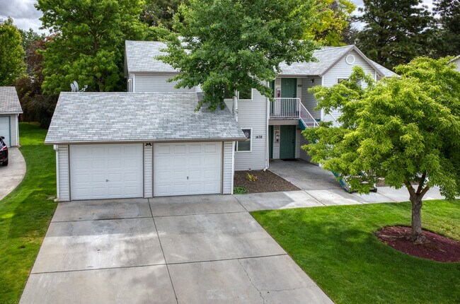 Building Photo - 1438 N Bluff Pl