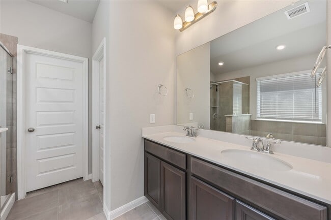 Building Photo - 6915 Ventura Dr