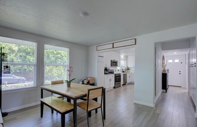 Building Photo - 632 N Stockton Ave