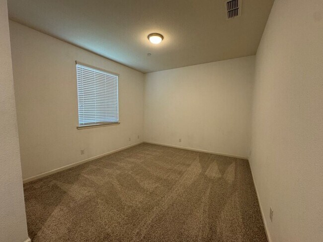 Building Photo - Charming 3-Bedroom, 2-Bath Home in Desirab...