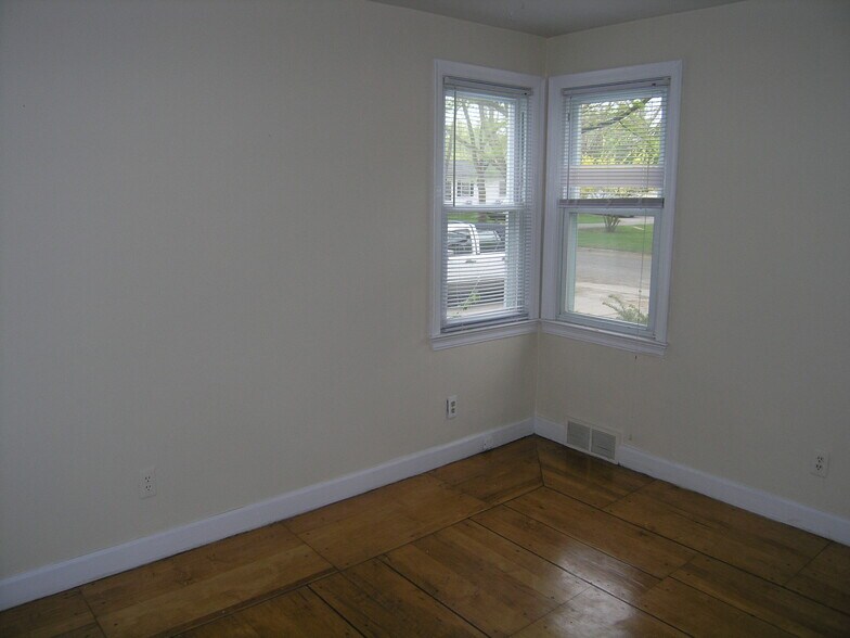 Building Photo - 1343 Rosewood St