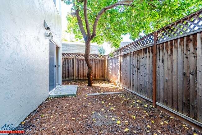 Building Photo - 768 Calderon Ave