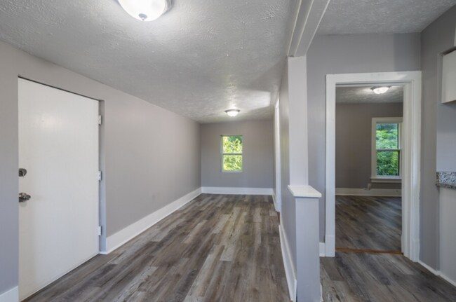 Building Photo - 4921 N 34th Ave