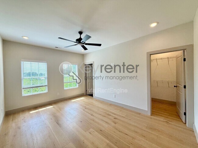 Building Photo - 1072 Amelia Ct