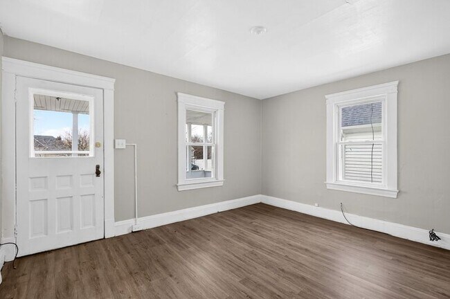 Building Photo - 389 E 160th St