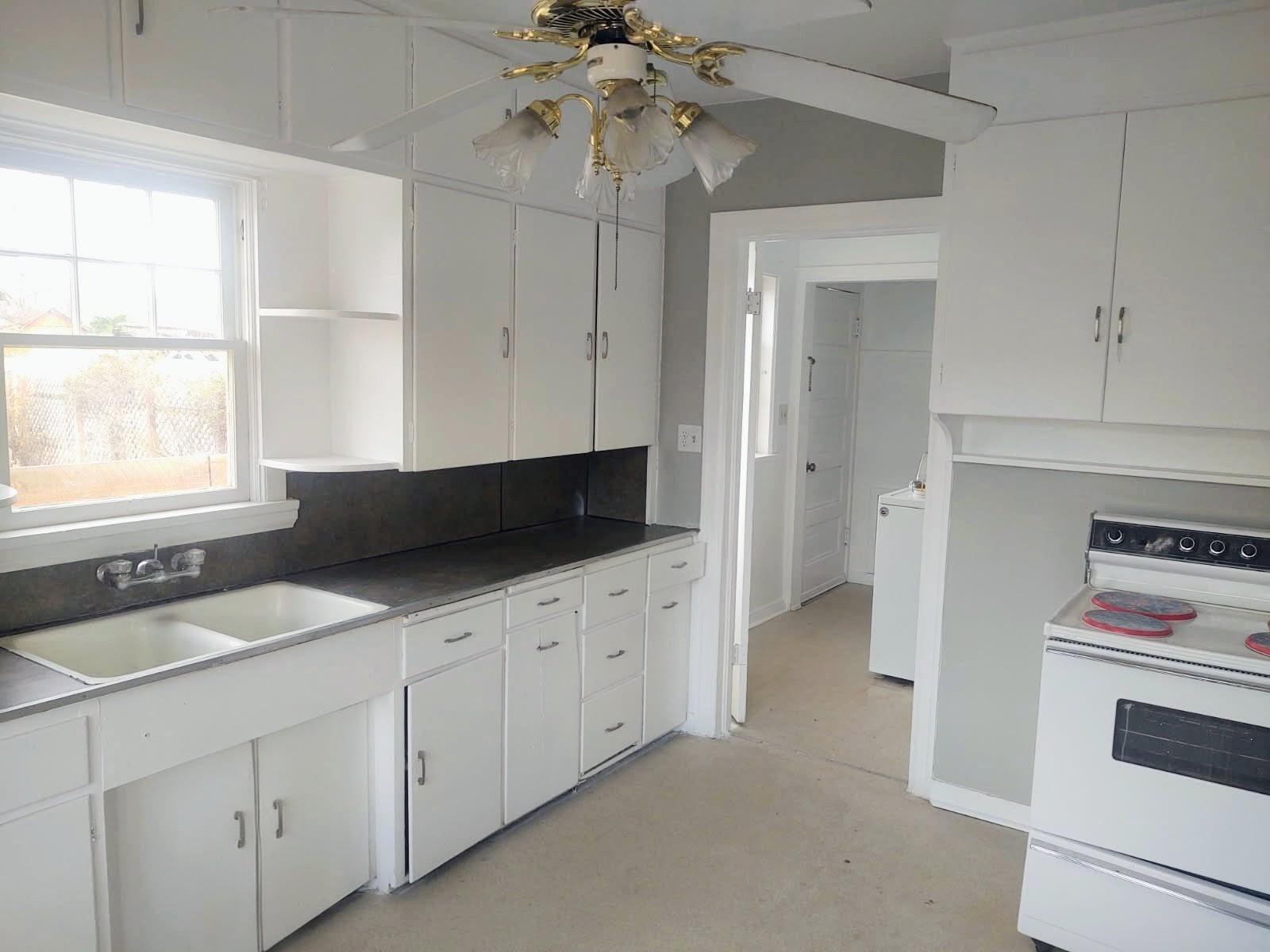 Building Photo - 159 E 100 S