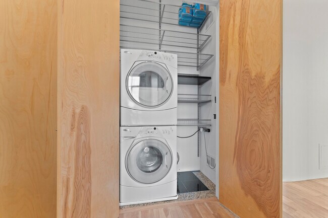 Building Photo - 2408 W Rice St