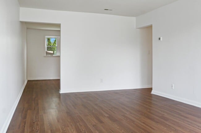 Building Photo - 301 Sheridan Dr