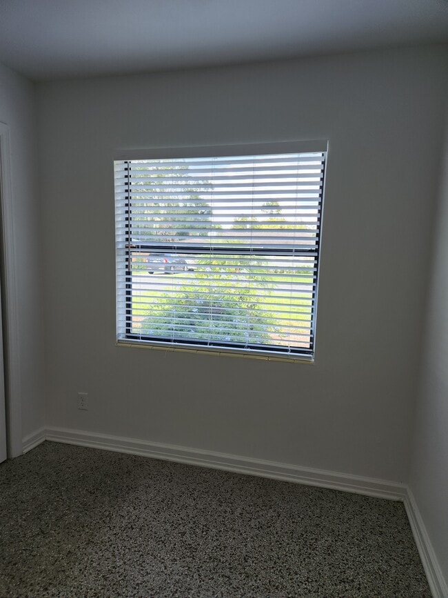 Building Photo - 1005 N Bracewell Dr