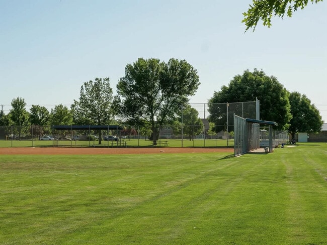 Building Photo - 151 Cub St W