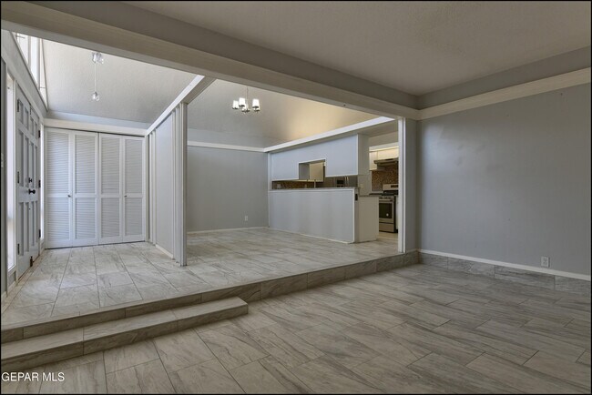 Building Photo - 8400 Parkland Dr