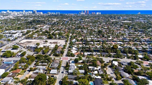 Building Photo - 1464 NE 24th St