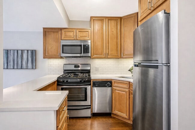 Building Photo - 230 E Ontario St