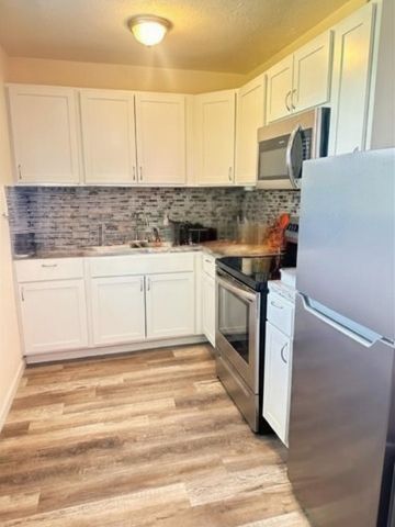 Building Photo - Charming affordable 3/1.5 House minutes from NAS Pensacola & Corry Station