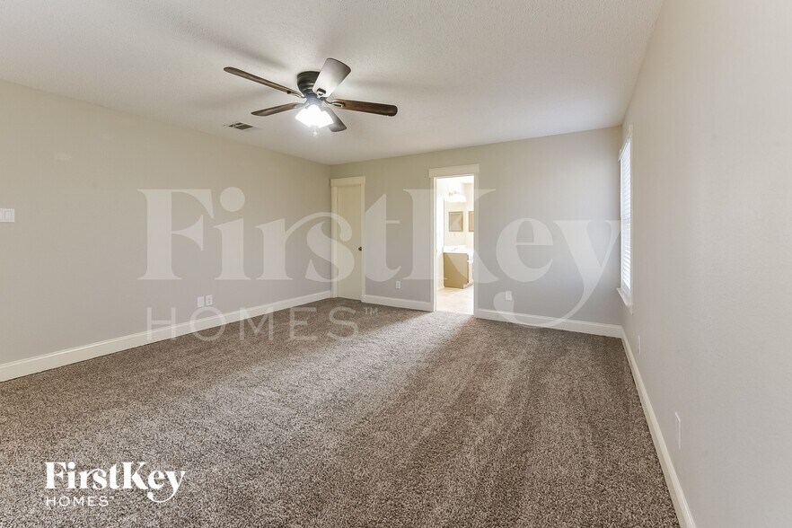 Building Photo - 636 Chickadee Dr