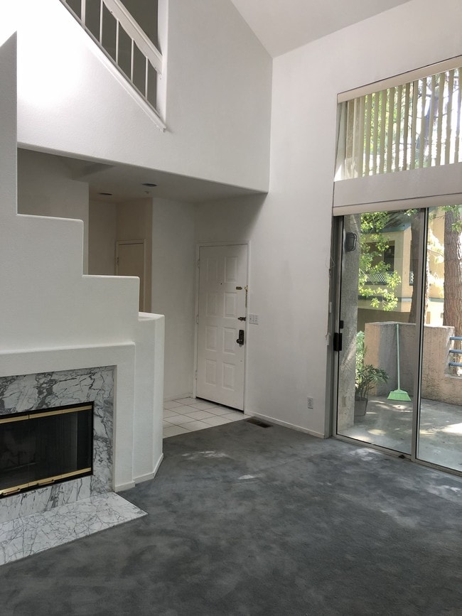 Main Entrance from inside - 414 Galleria Dr