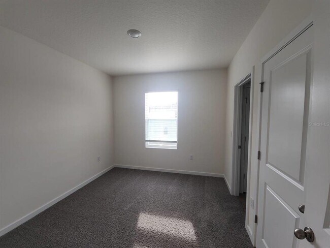 Building Photo - 3371 Chroma St