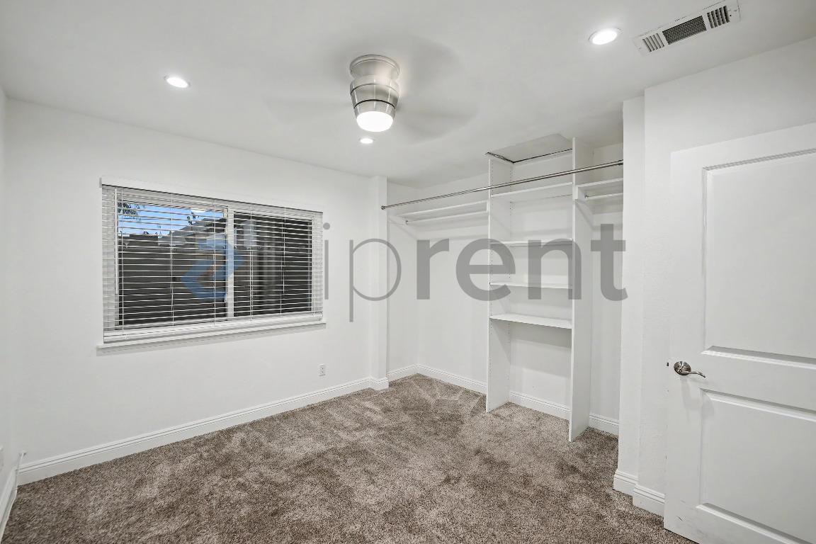Building Photo - Unit