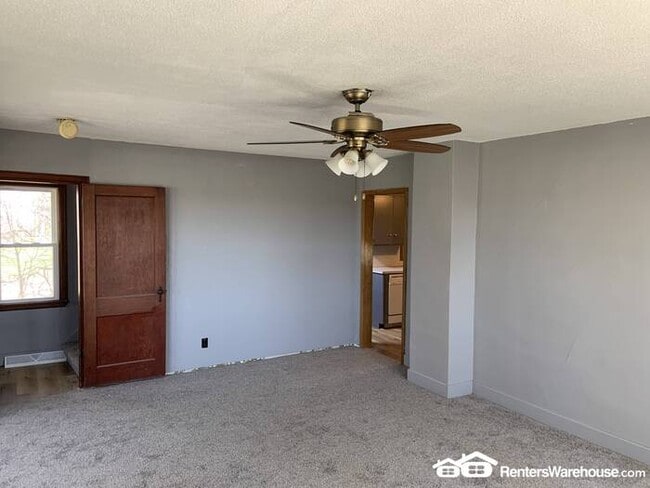 Building Photo - Beautifully Remodeled SFH in Plato Availab...