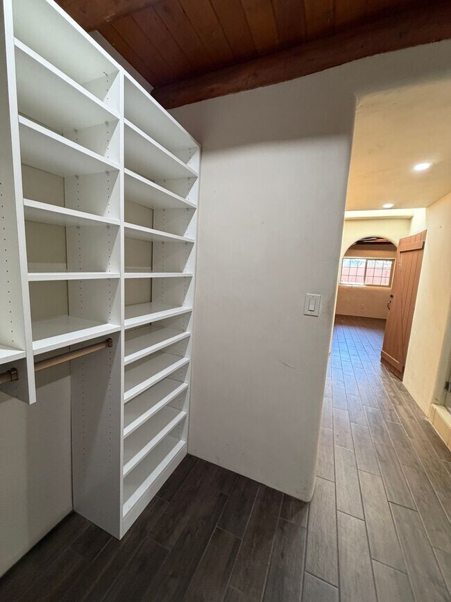 Building Photo - 152 Lorenzo Rd