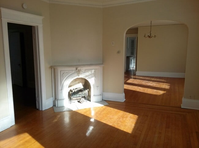 Building Photo - 2614 N Prospect Ave