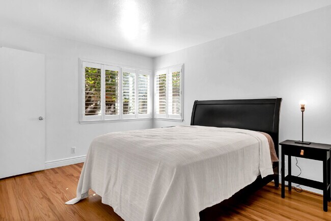 Building Photo - Discover the heart of central Davis living