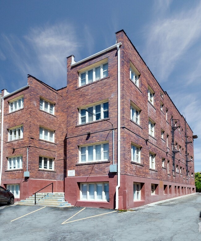 Building Photo - Lincoln Arms