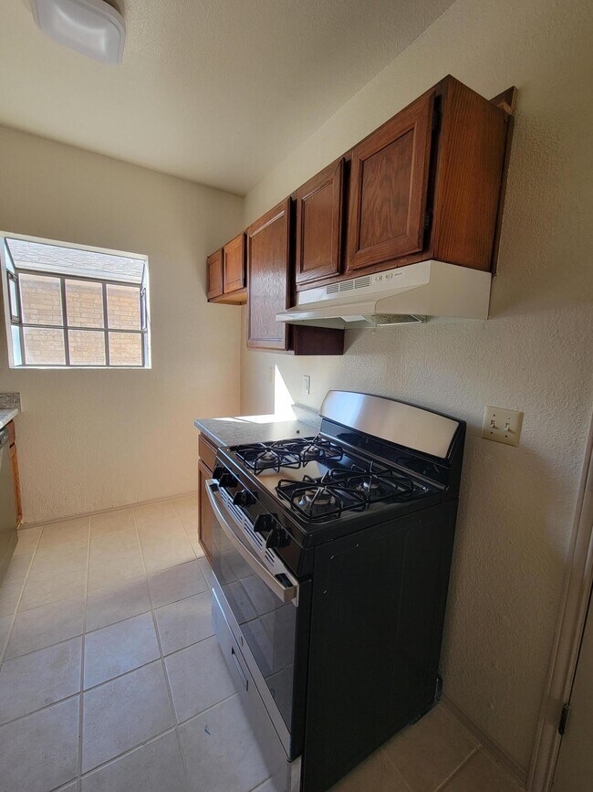 Building Photo - 3324 Red Sails Dr