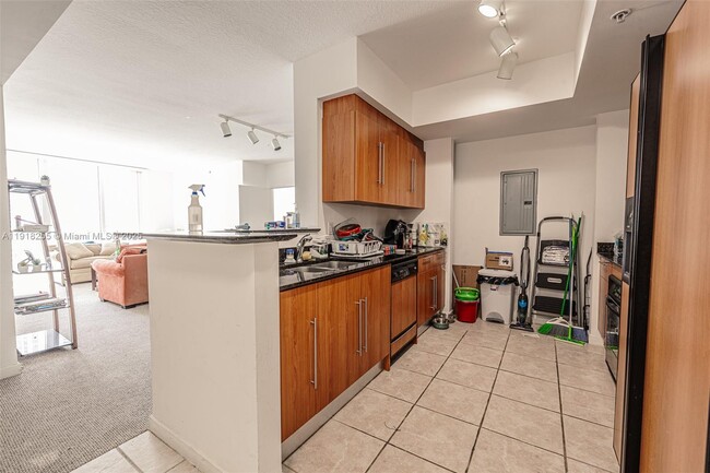 Building Photo - 325 S Biscayne Blvd