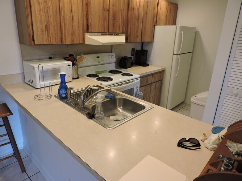 Building Photo - 3402 Gardens East Dr