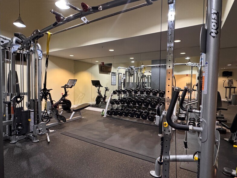 Building Photo - 1420 Terry Ave