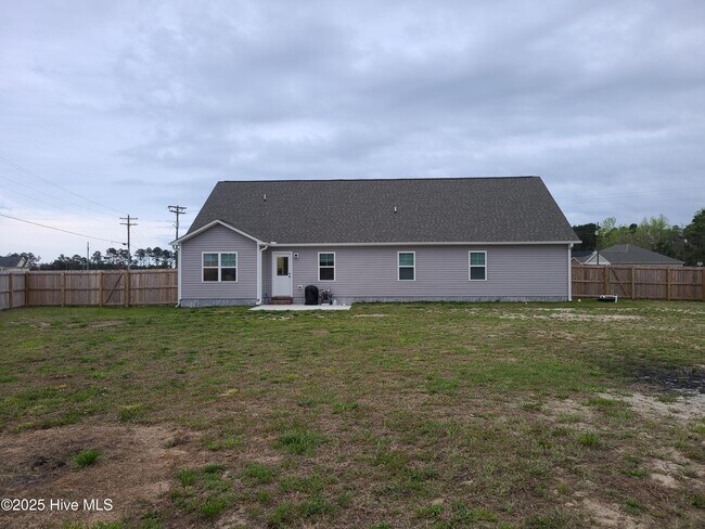 Building Photo - 600 Osprey Landing Dr