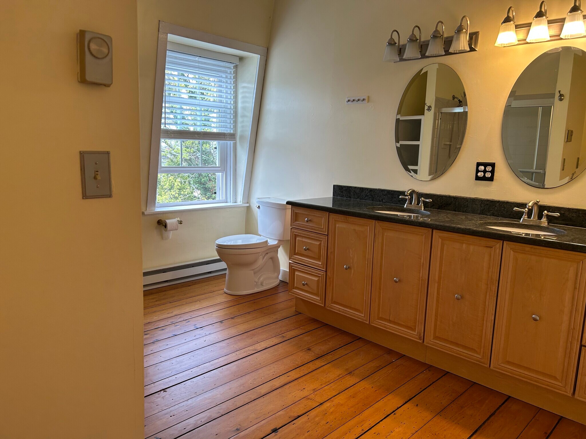 Building Photo - 331 Spring St