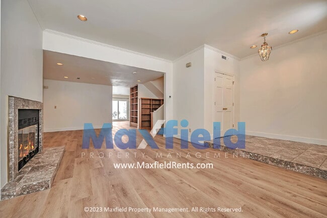 Building Photo - Avenues - 3 Bedroom 3 Bath Townhome with amazing southern views!
