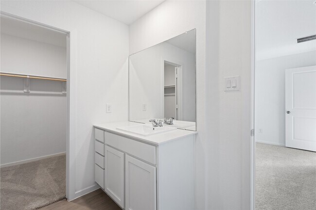Building Photo - 16854 Great Highlands Dr