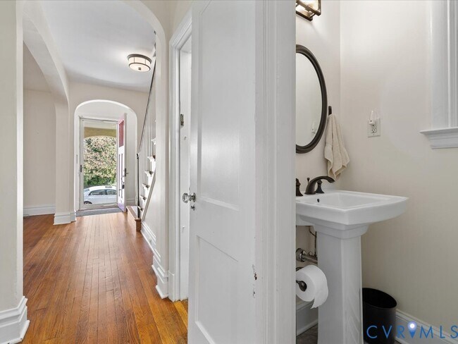 Building Photo - 3319 W Grace St