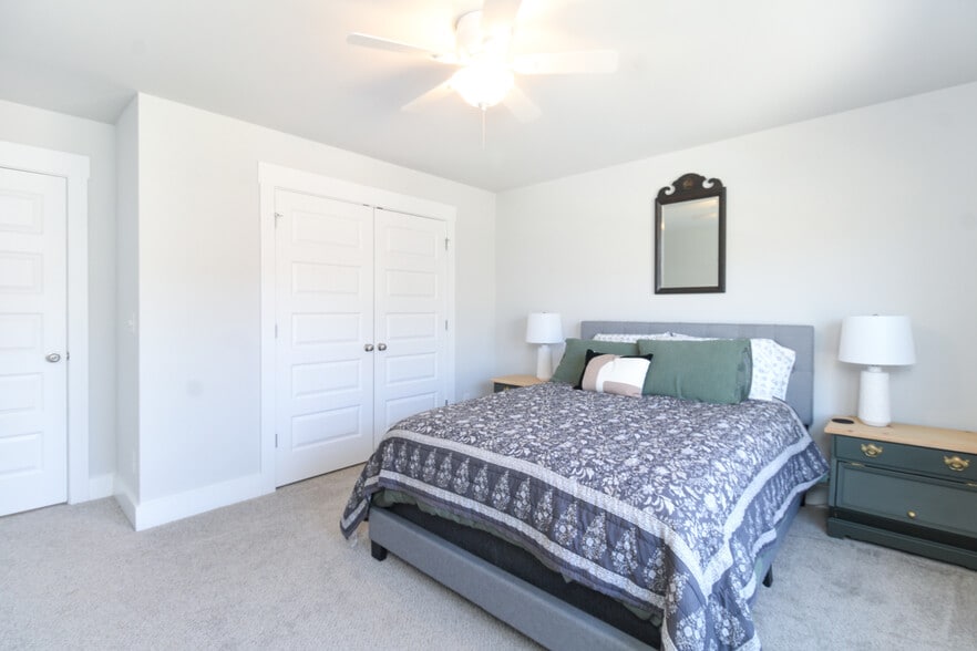 Building Photo - 421 Park W Blvd