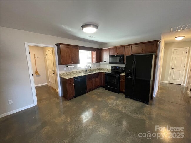 Building Photo - 4421 Dillbrook Ln
