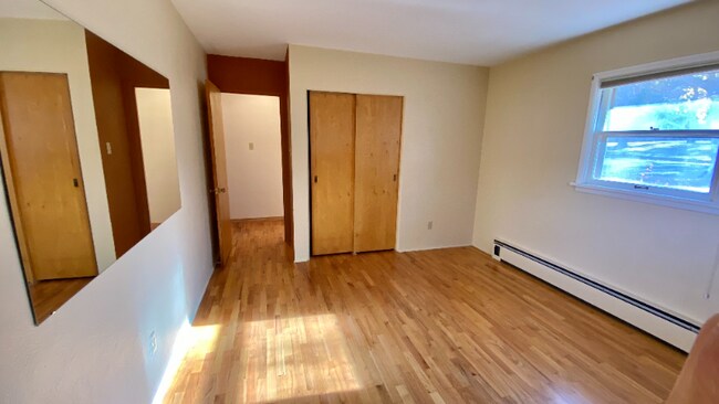 Building Photo - 800 Flowerree St