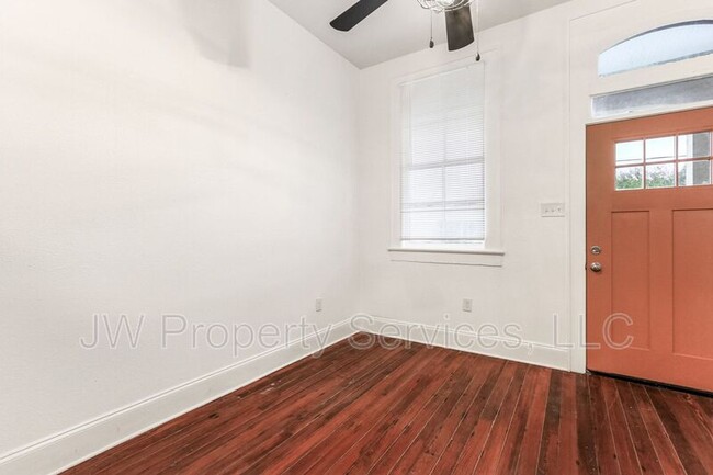 Building Photo - 2120 New Orleans St