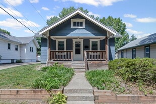 Building Photo - 810 W 77th St
