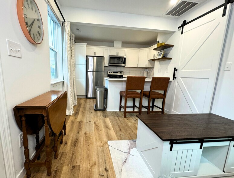 Building Photo - 606 Price Ave