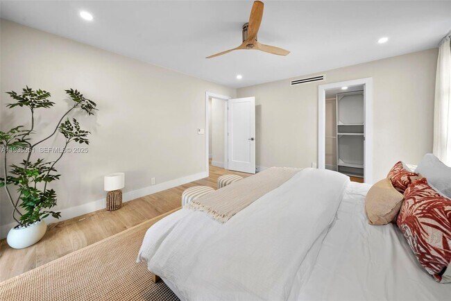 Building Photo - 10001 E Bay Harbor Dr