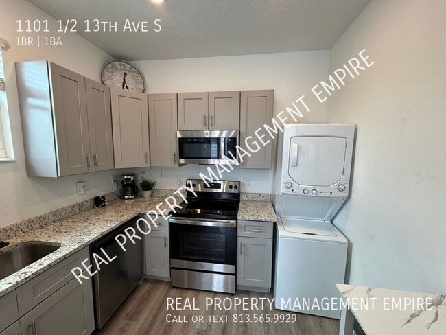 Building Photo - 1101 1/2 13th Ave S-