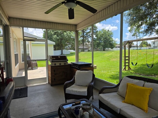 Building Photo - Large Home On Cul-De-Sac!
